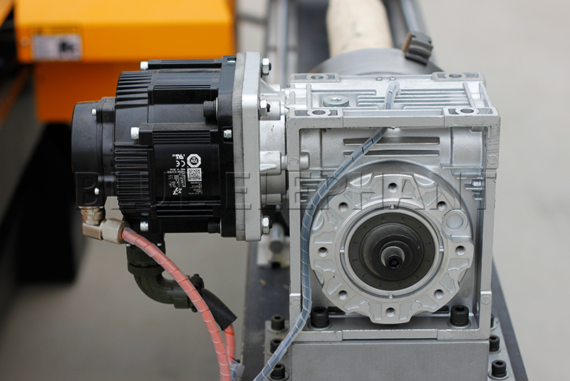 自动换刀开料机零部件