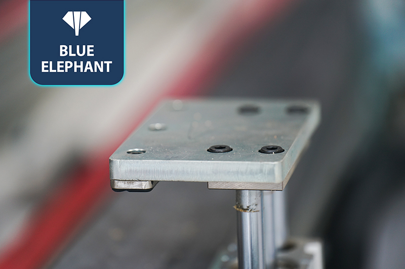 通过式双通道锁孔机